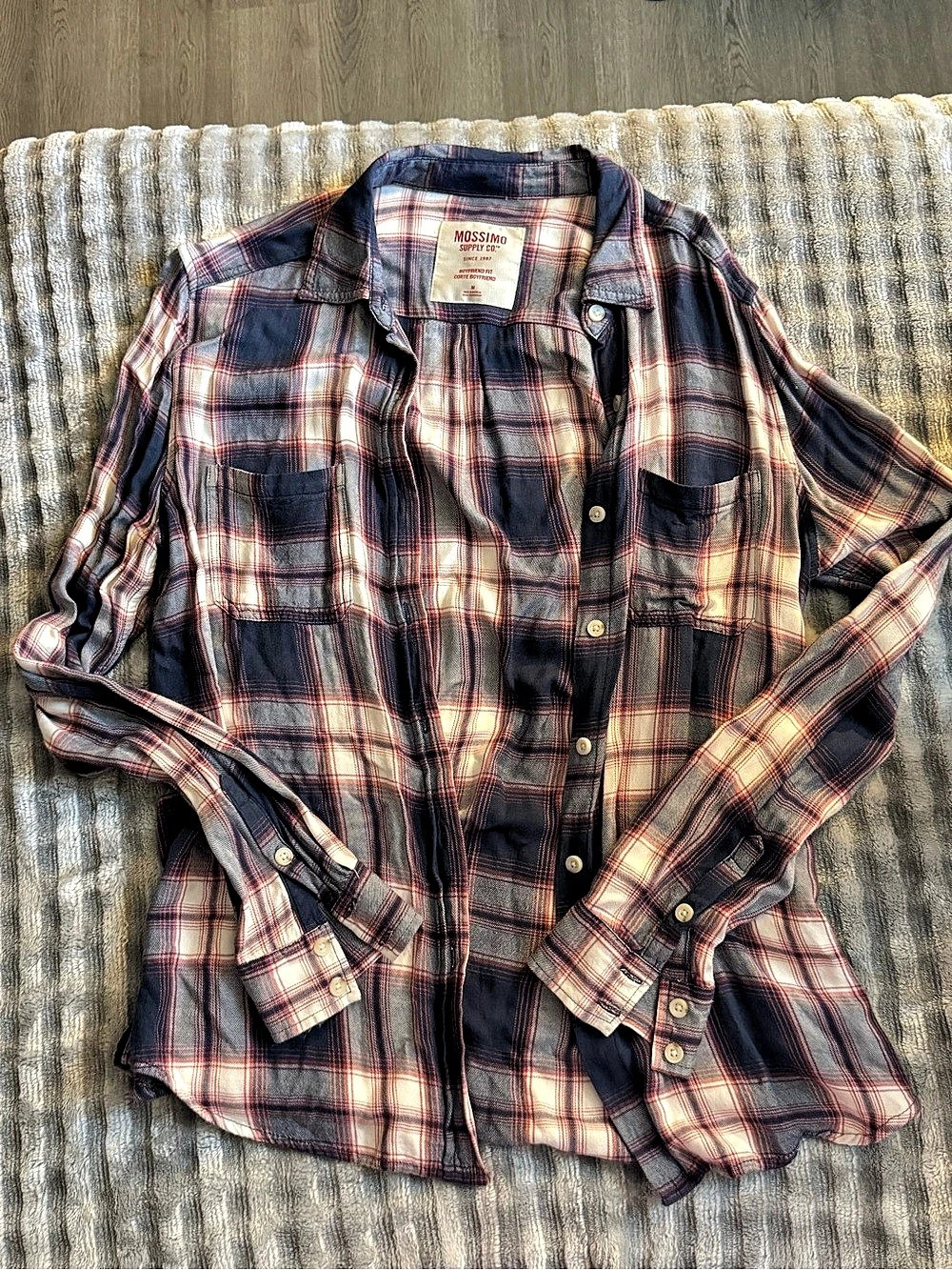 Mossimo Boyfriend Fit Plaid Button Down in Blue & Red Medium Like New